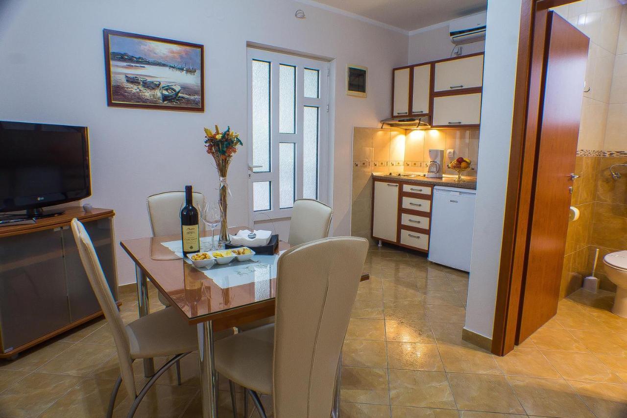Dmm Apartments Tivat Exteriör bild