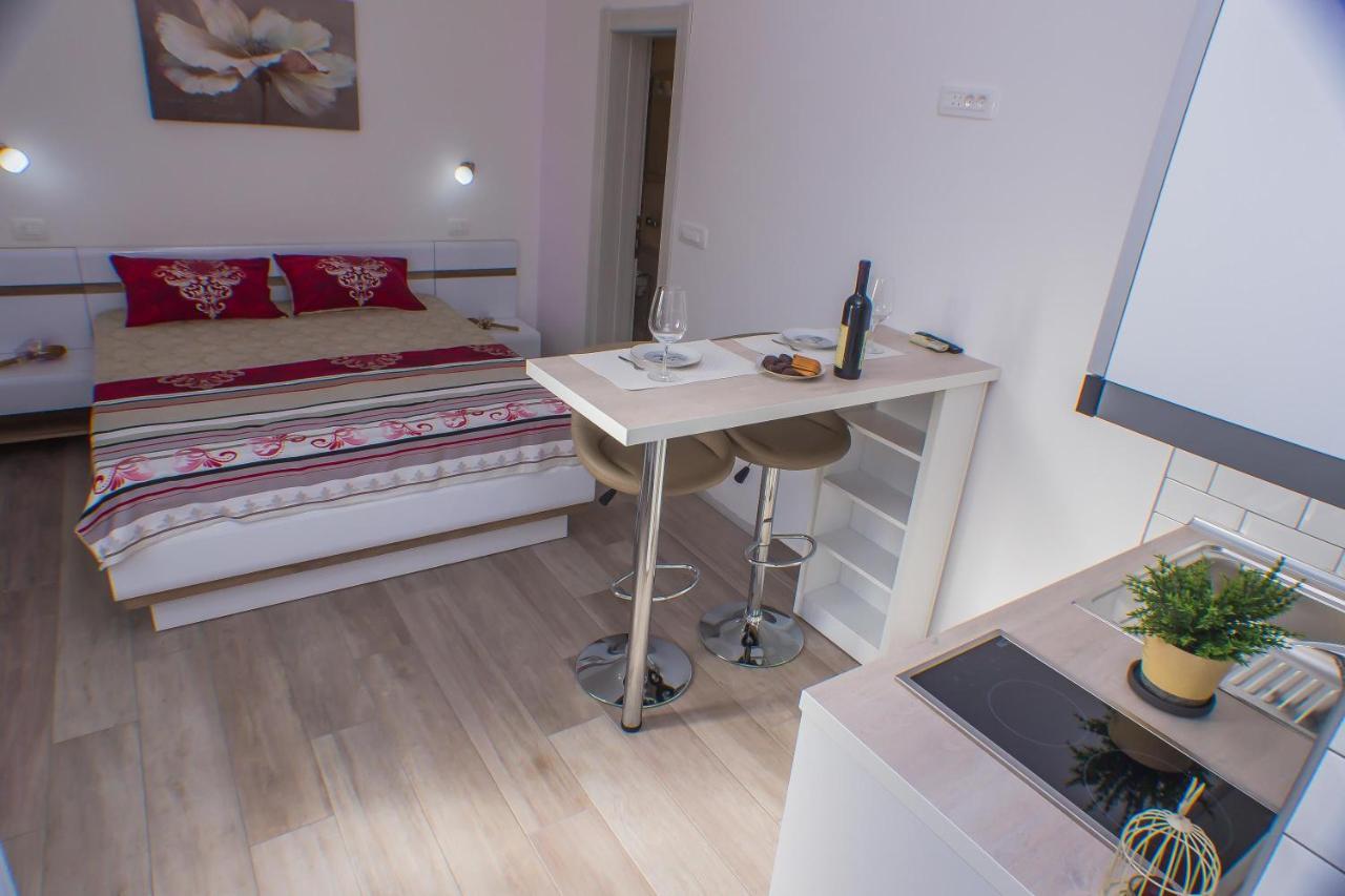 Dmm Apartments Tivat Exteriör bild