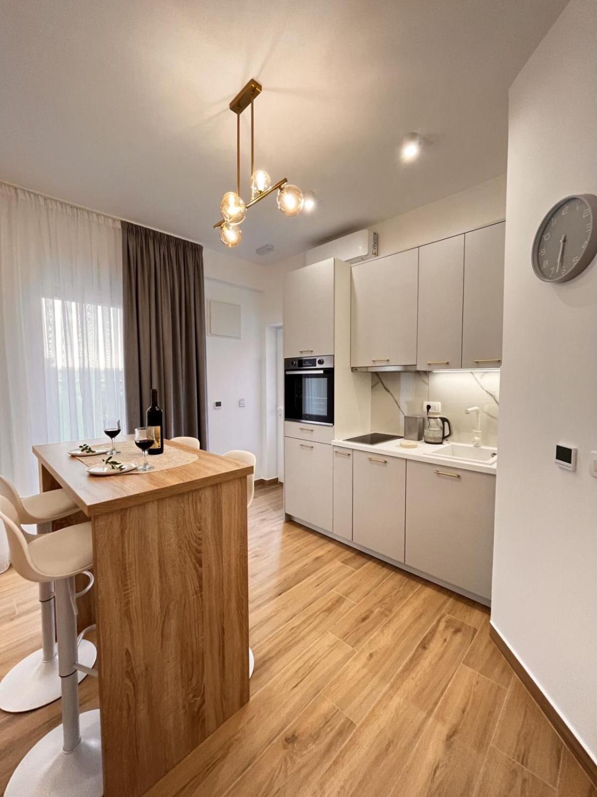 Dmm Apartments Tivat Exteriör bild